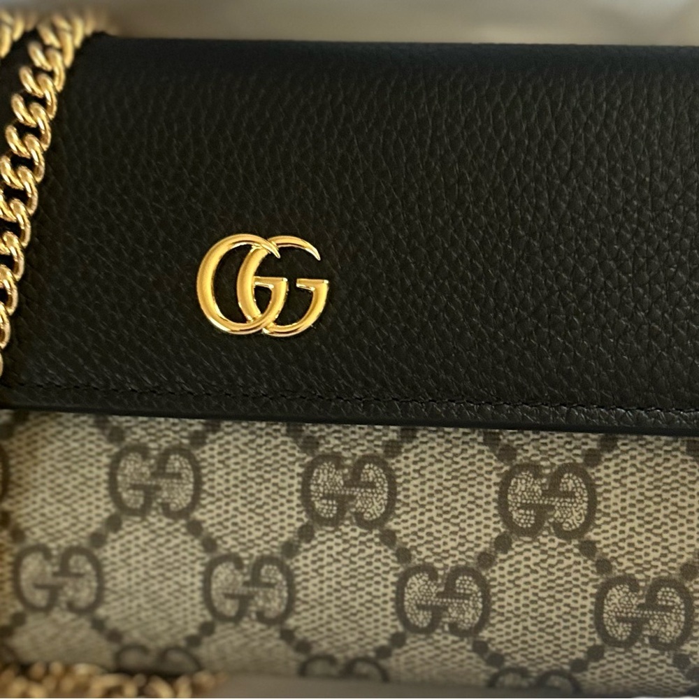 Gucci GG Wallet on a Chain Tan and Black Size Closed: 7.5’’W x 4”H - Picture 6 of 7
